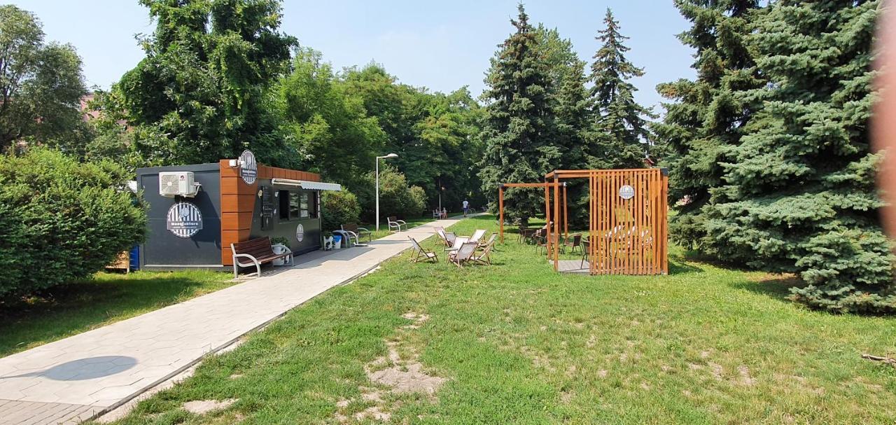 Juna2 - Nowoczesny Apartament W Centrum Z Widokiem Na Park Прушков Екстериор снимка