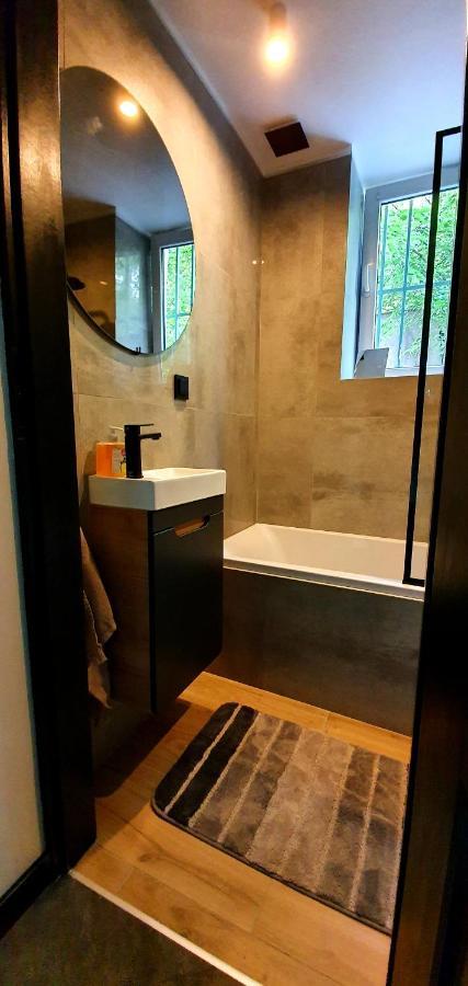 Juna2 - Nowoczesny Apartament W Centrum Z Widokiem Na Park Прушков Екстериор снимка